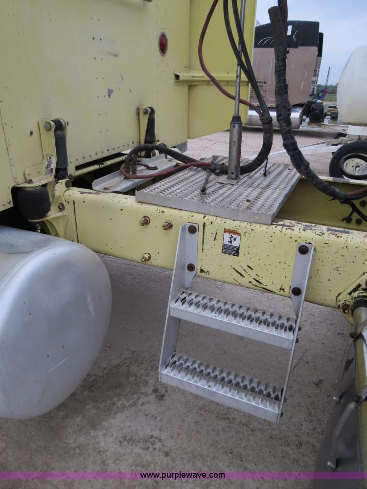 image for item B4767 1996 Peterbilt 379 semi truck