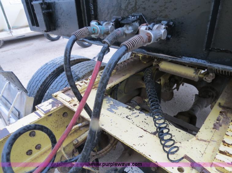 image for item B4767 1996 Peterbilt 379 semi truck