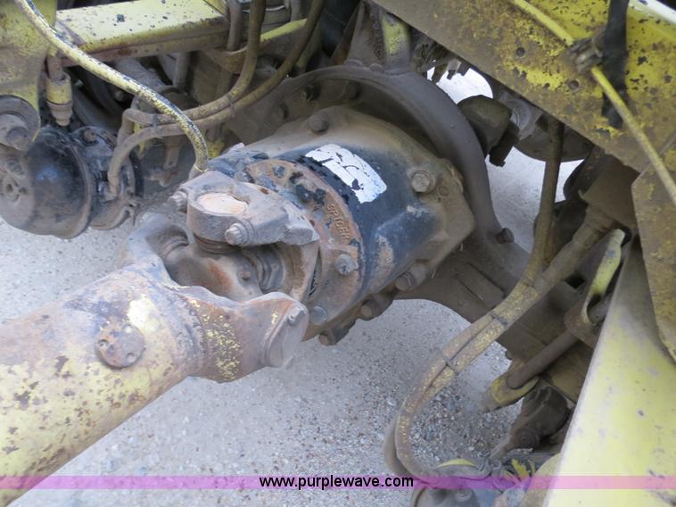 image for item B4767 1996 Peterbilt 379 semi truck