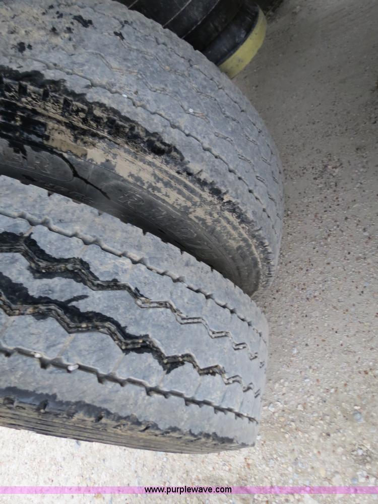 image for item B4767 1996 Peterbilt 379 semi truck