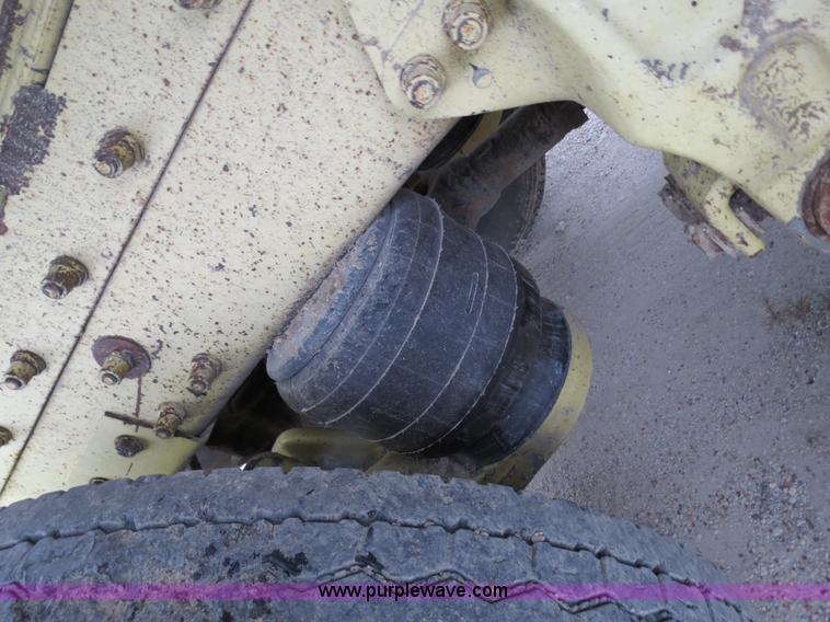 image for item B4767 1996 Peterbilt 379 semi truck