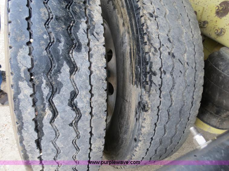 image for item B4767 1996 Peterbilt 379 semi truck