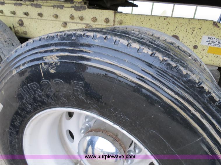 image for item B4767 1996 Peterbilt 379 semi truck