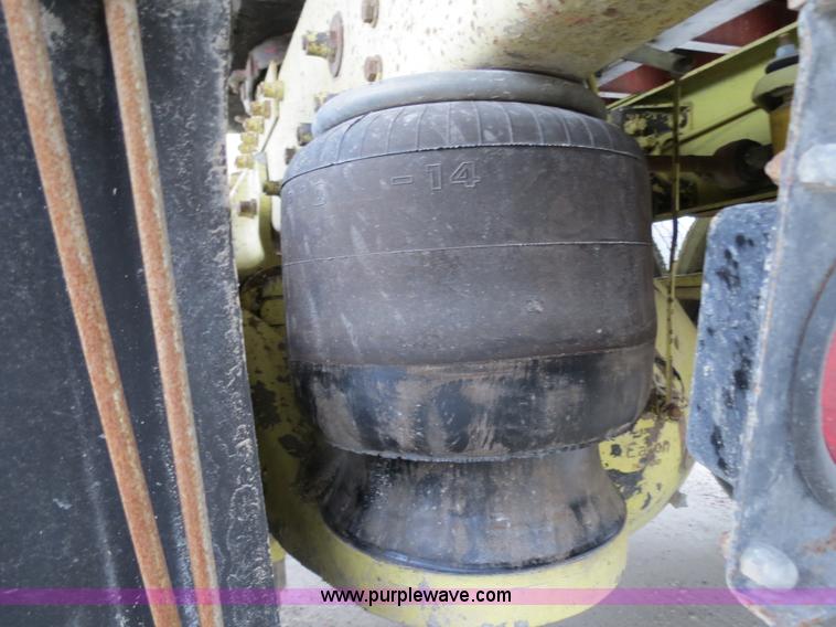 image for item B4767 1996 Peterbilt 379 semi truck