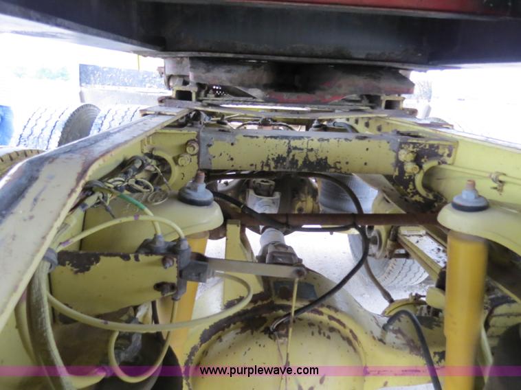 image for item B4767 1996 Peterbilt 379 semi truck