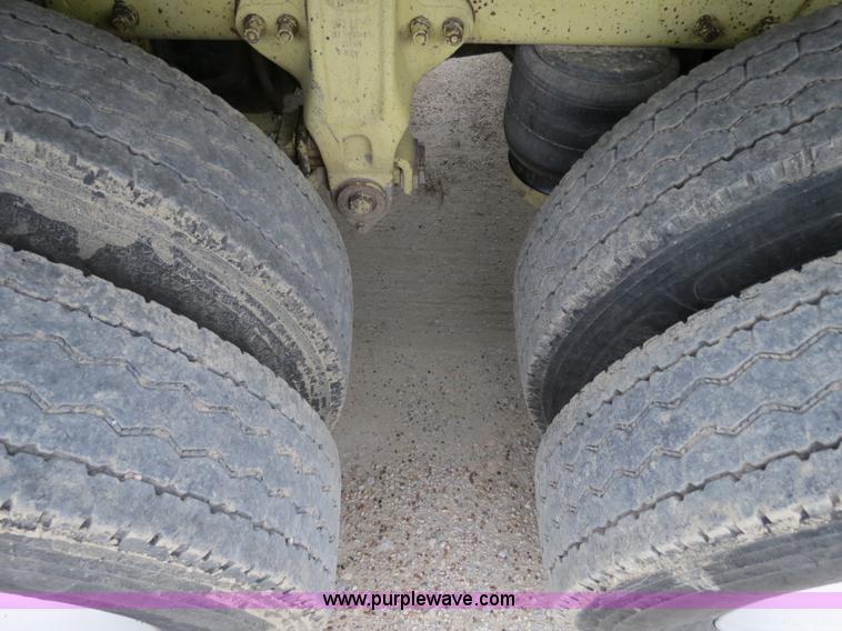 image for item B4767 1996 Peterbilt 379 semi truck