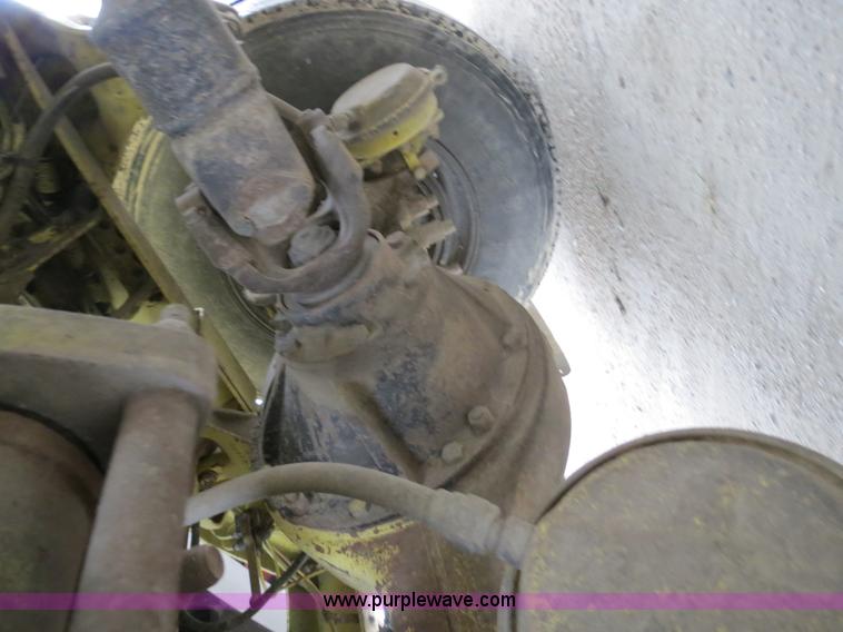 image for item B4767 1996 Peterbilt 379 semi truck