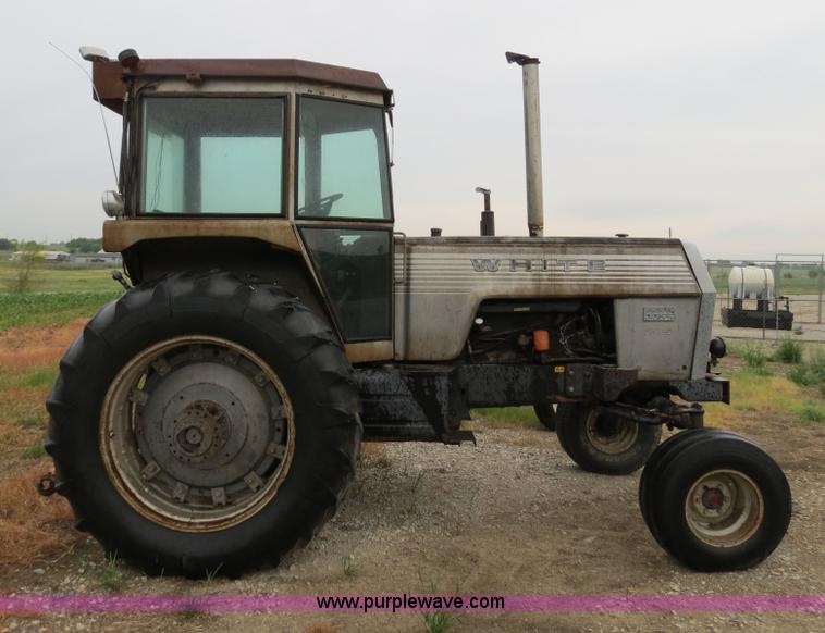 image for item B4769 1977 White 2-105 tractor