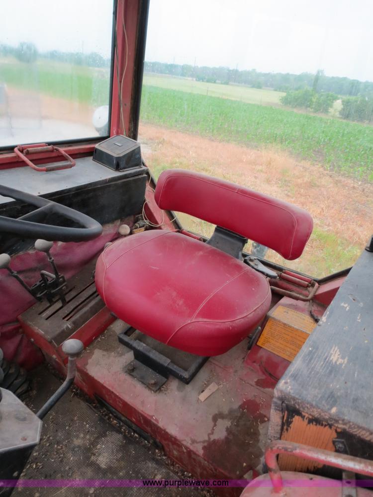 image for item B4769 1977 White 2-105 tractor