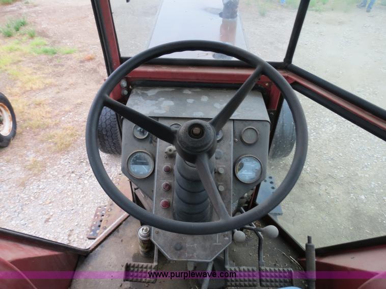 image for item B4769 1977 White 2-105 tractor