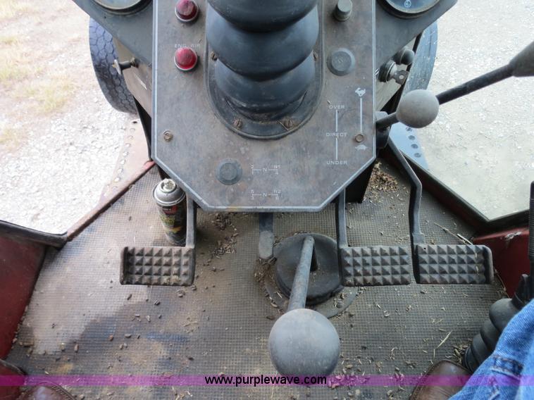 image for item B4769 1977 White 2-105 tractor