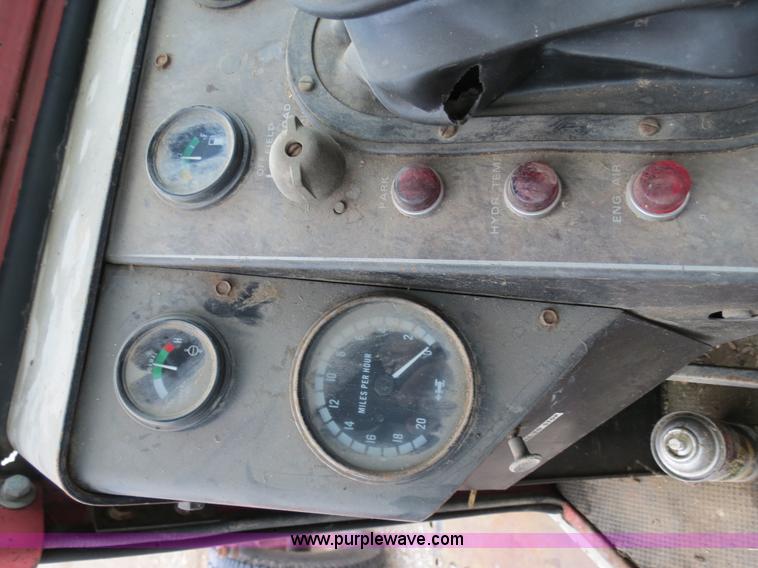 image for item B4769 1977 White 2-105 tractor