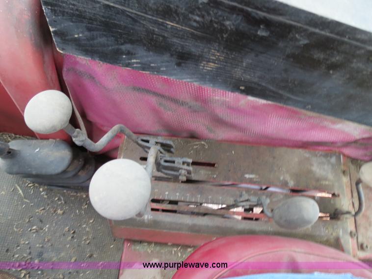 image for item B4769 1977 White 2-105 tractor