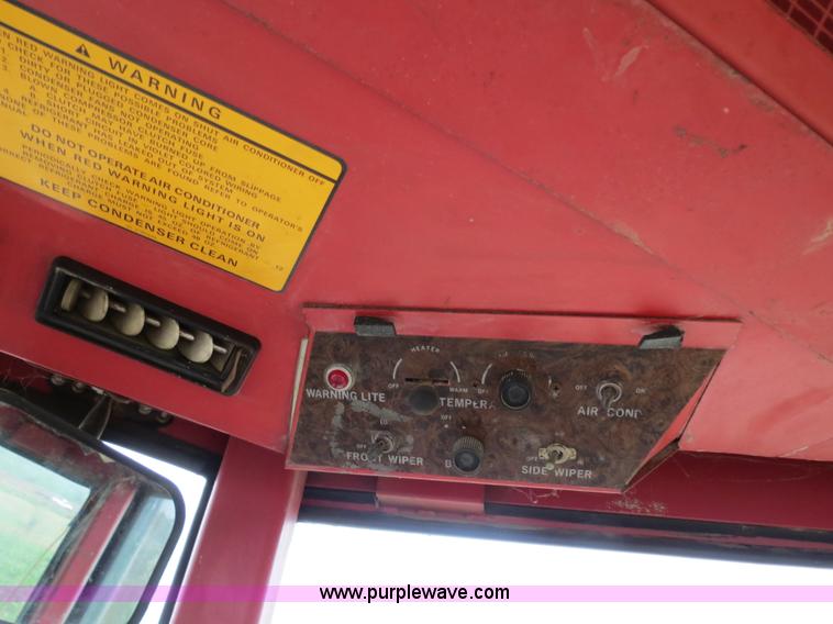 image for item B4769 1977 White 2-105 tractor