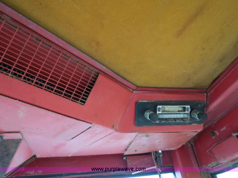 image for item B4769 1977 White 2-105 tractor