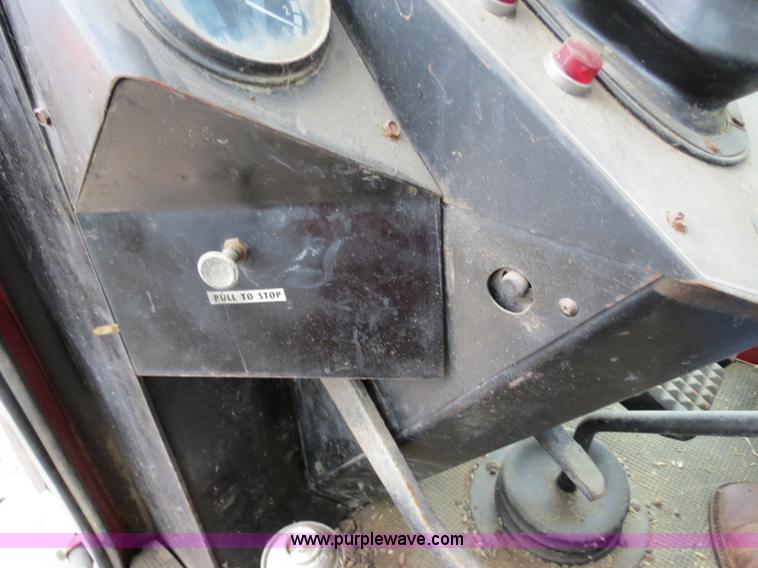 image for item B4769 1977 White 2-105 tractor