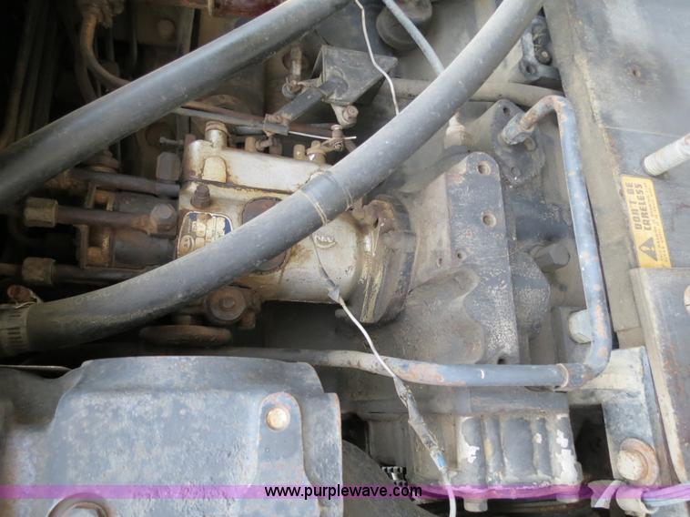 image for item B4769 1977 White 2-105 tractor