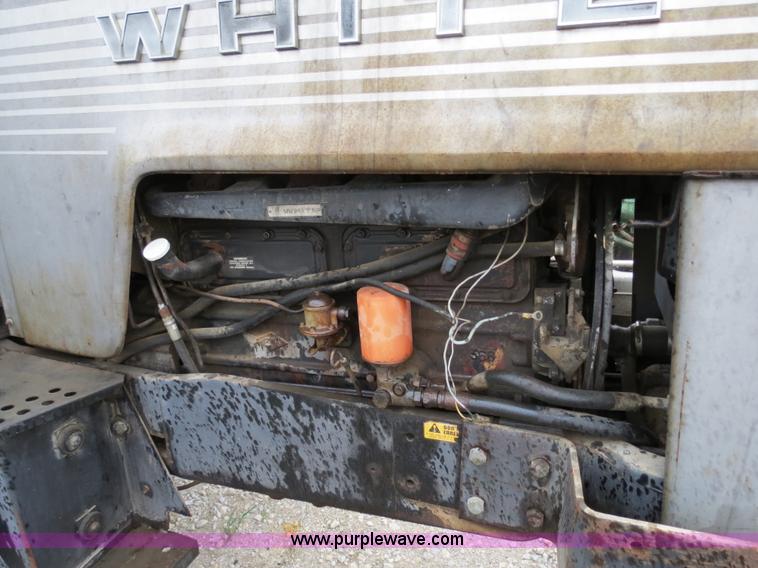 image for item B4769 1977 White 2-105 tractor