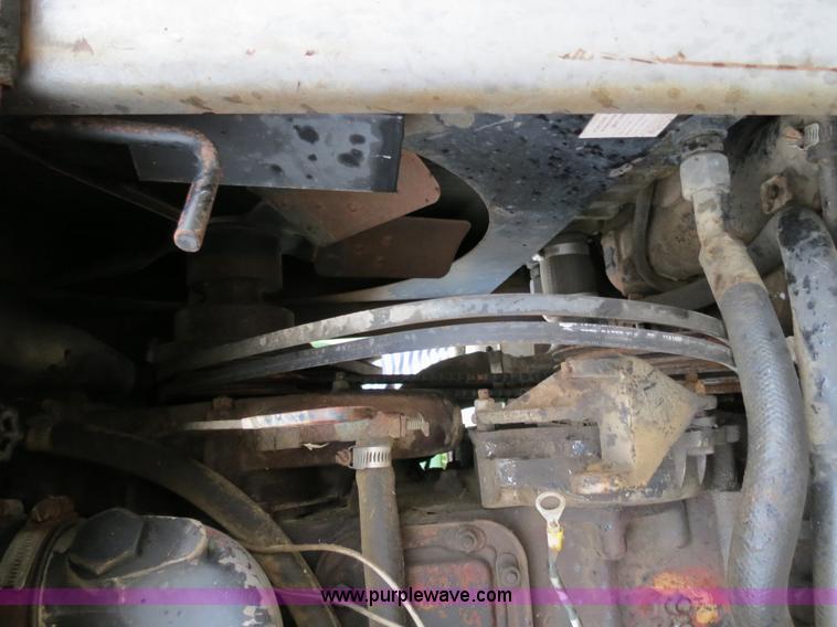 image for item B4769 1977 White 2-105 tractor