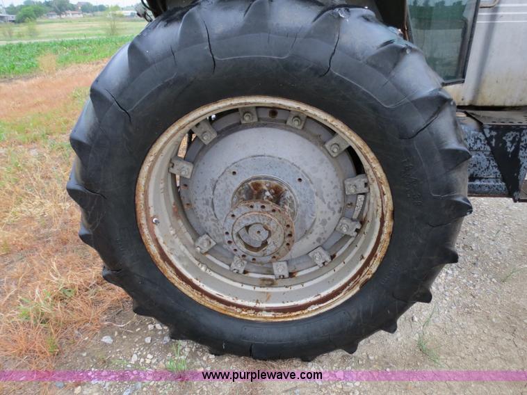 image for item B4769 1977 White 2-105 tractor