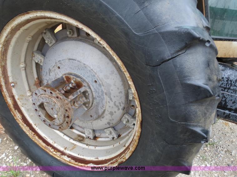 image for item B4769 1977 White 2-105 tractor