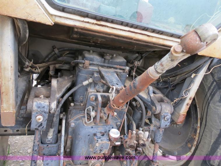 image for item B4769 1977 White 2-105 tractor