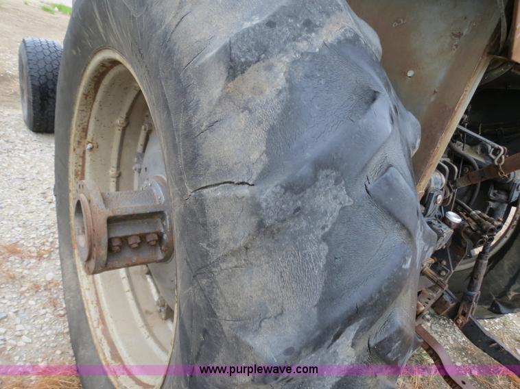 image for item B4769 1977 White 2-105 tractor