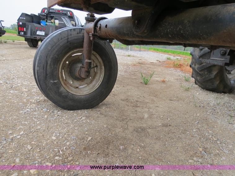 image for item B4769 1977 White 2-105 tractor