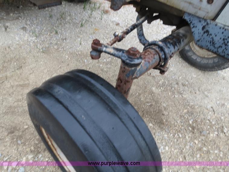 image for item B4769 1977 White 2-105 tractor