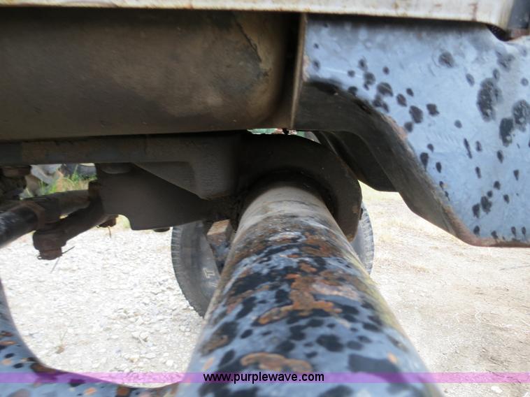 image for item B4769 1977 White 2-105 tractor