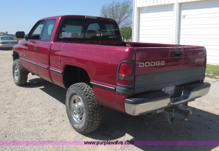 image for item D5838 1996 Dodge Ram 2500 Club Cab pickup truck