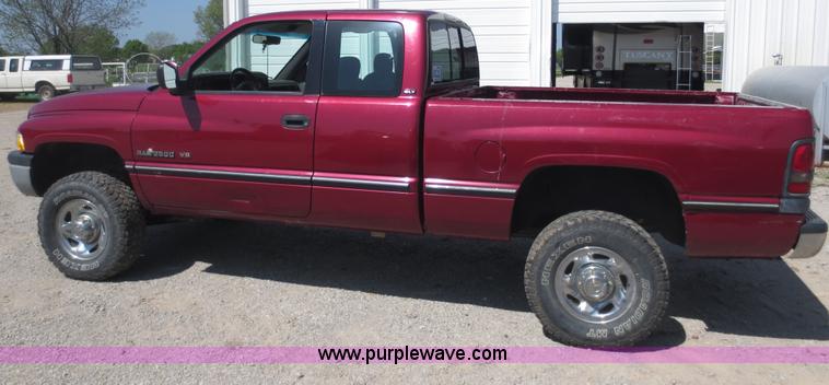 image for item D5838 1996 Dodge Ram 2500 Club Cab pickup truck