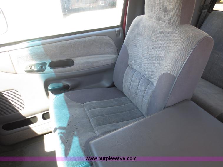 image for item D5838 1996 Dodge Ram 2500 Club Cab pickup truck