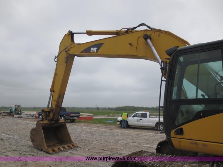 image for item D5841 2003 Caterpillar 325CL excavator