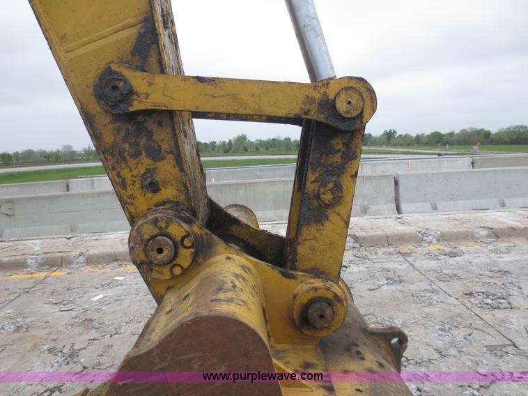 image for item D5841 2003 Caterpillar 325CL excavator