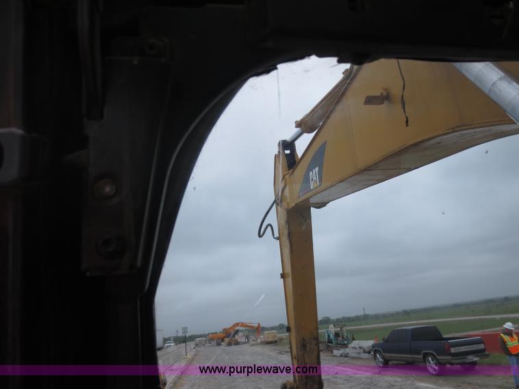 image for item D5841 2003 Caterpillar 325CL excavator