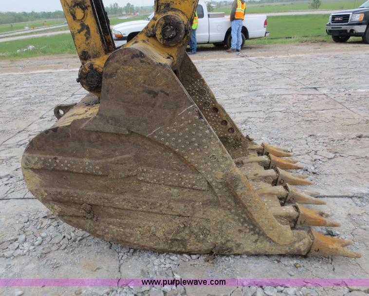 image for item D5841 2003 Caterpillar 325CL excavator