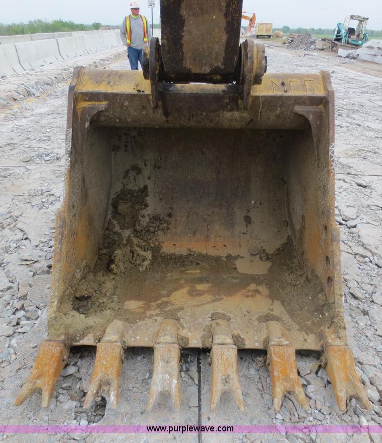 image for item D5841 2003 Caterpillar 325CL excavator