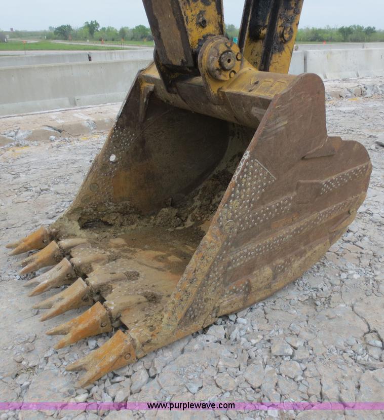 image for item D5841 2003 Caterpillar 325CL excavator