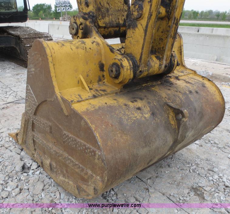 image for item D5841 2003 Caterpillar 325CL excavator