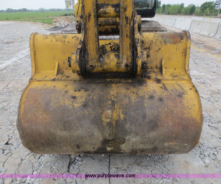 image for item D5841 2003 Caterpillar 325CL excavator