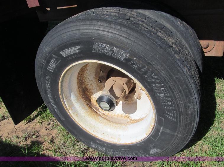 image for item E7539 1995 Fontaine 48' spread axle trailer