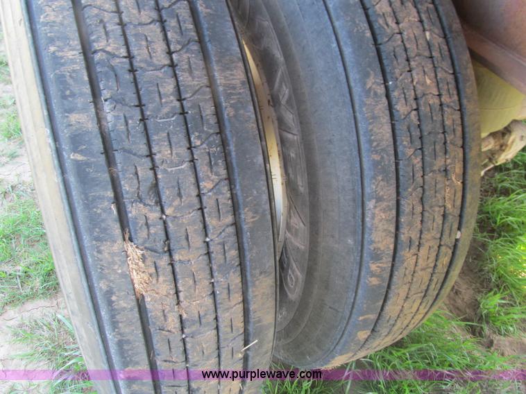 image for item E7539 1995 Fontaine 48' spread axle trailer