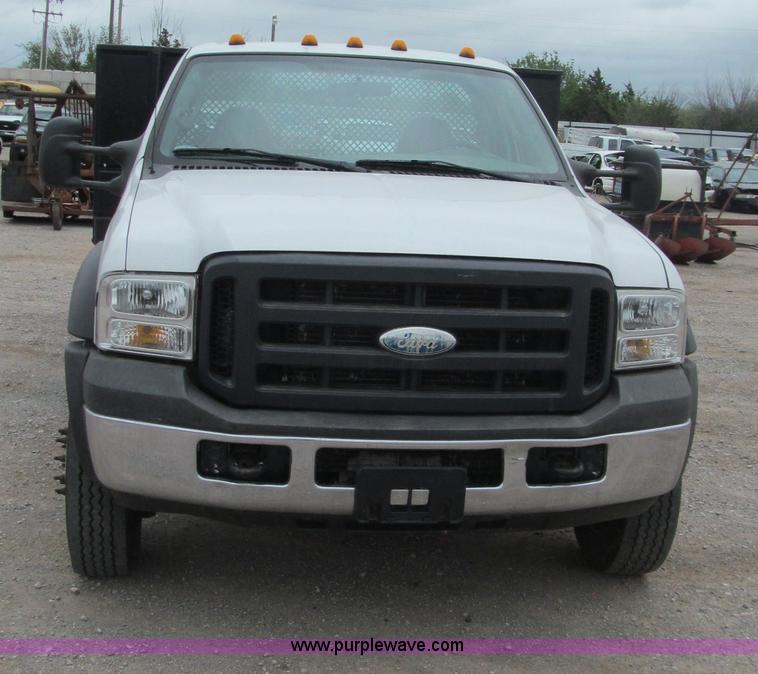 image for item E7550 2006 Ford F450 XL utility truck