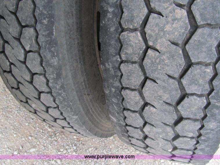 image for item E7550 2006 Ford F450 XL utility truck