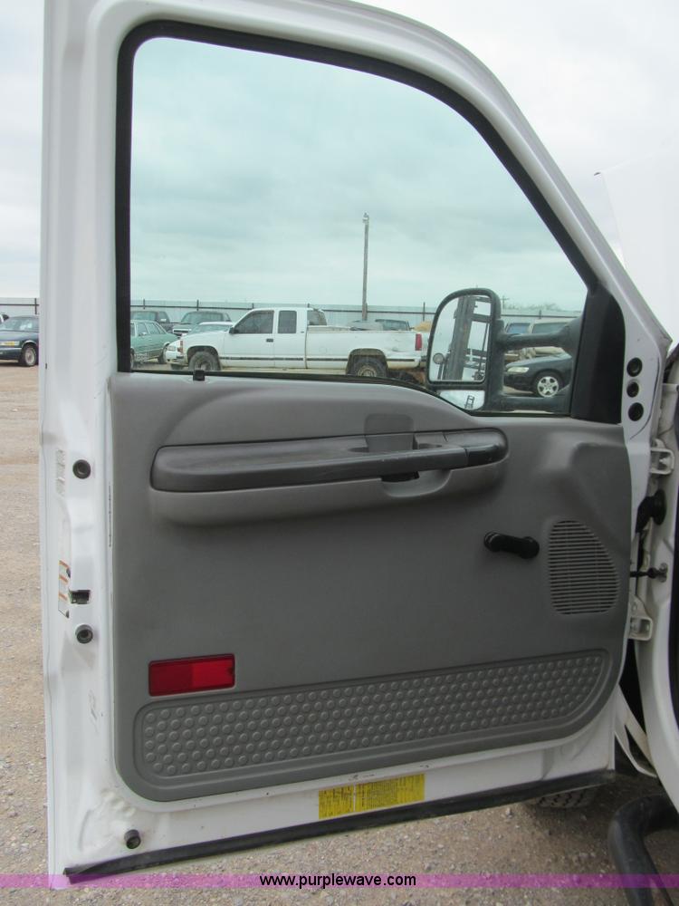 image for item E7550 2006 Ford F450 XL utility truck