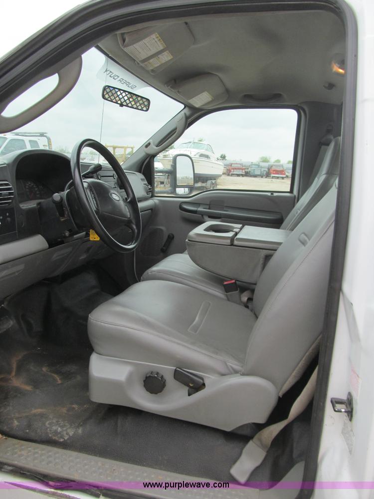 image for item E7550 2006 Ford F450 XL utility truck