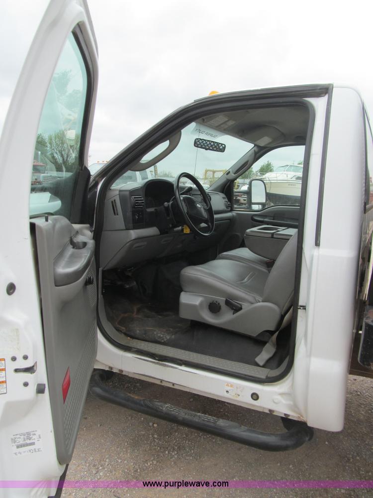 image for item E7550 2006 Ford F450 XL utility truck