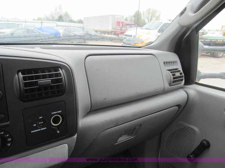 image for item E7550 2006 Ford F450 XL utility truck