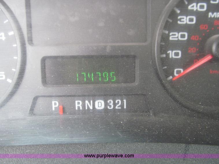 image for item E7550 2006 Ford F450 XL utility truck